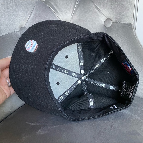 SOLDπNew Era NY Yankees Fitted Cap - Picture 5 of 6